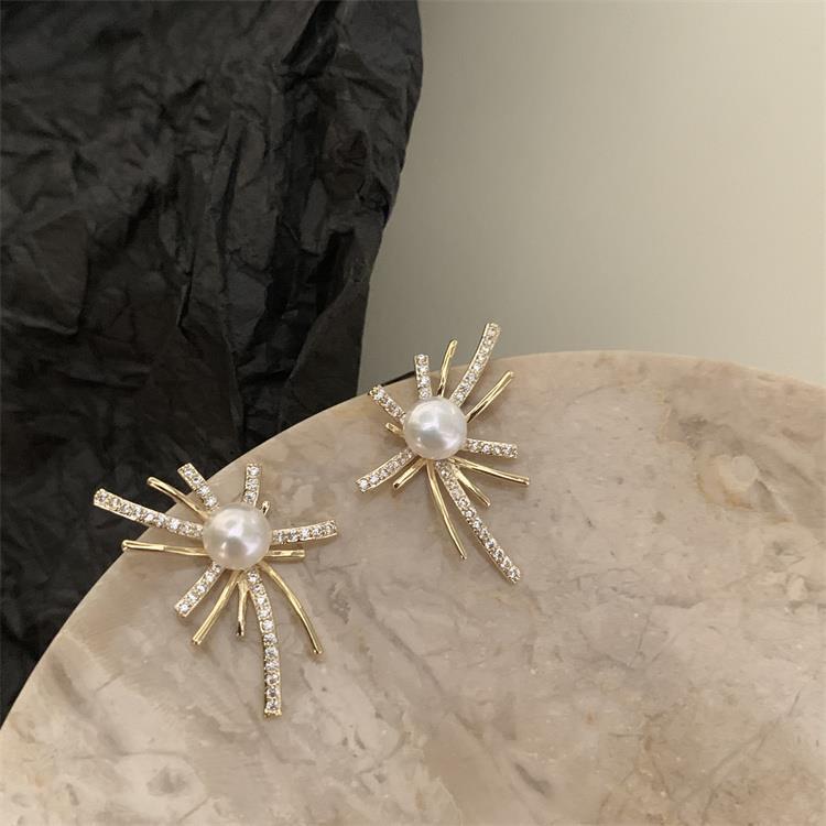 Exquisite Retro Sunflower Pearl Zirconia Stud Earrings - Elegant, Stylish, High-End Firework Design