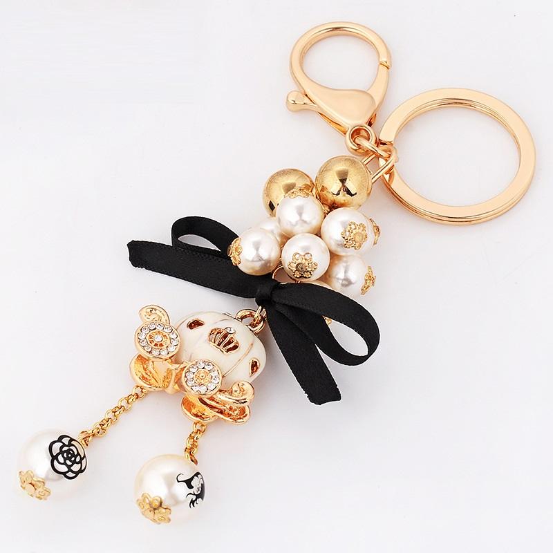 Pearl Pendant Keychains Pumpkin Carriage Keychain For Woman Luxury Jewelry Bow Car Keyring Camellia Bag Decoration