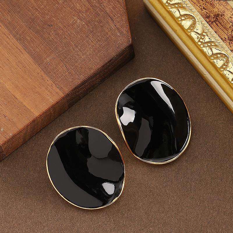 French elegance temperament small fragrance dripping oil irregular wave earrings light luxury high sense super white commuter earrings