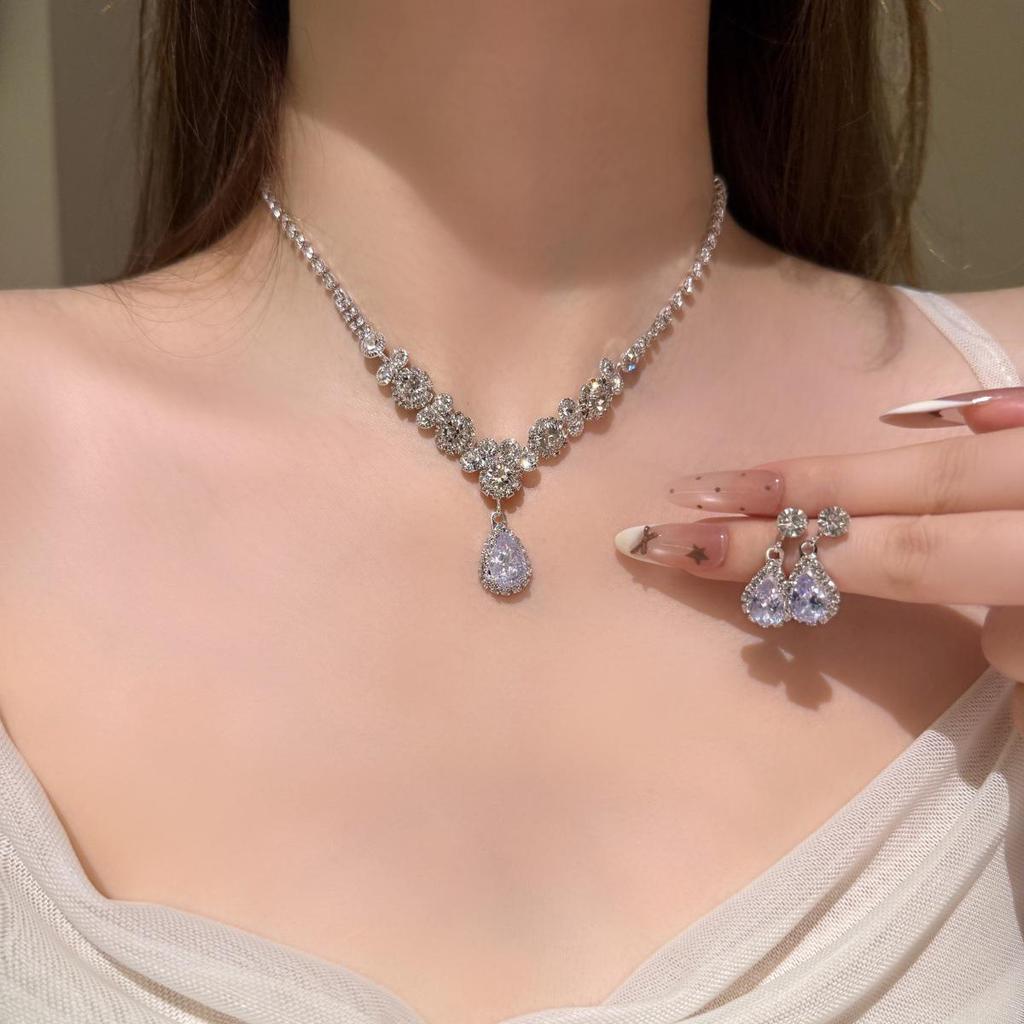 Elegante Set Collana e Orecchini con Nappa e Diamanti a Goccia d'Acqua per Donna