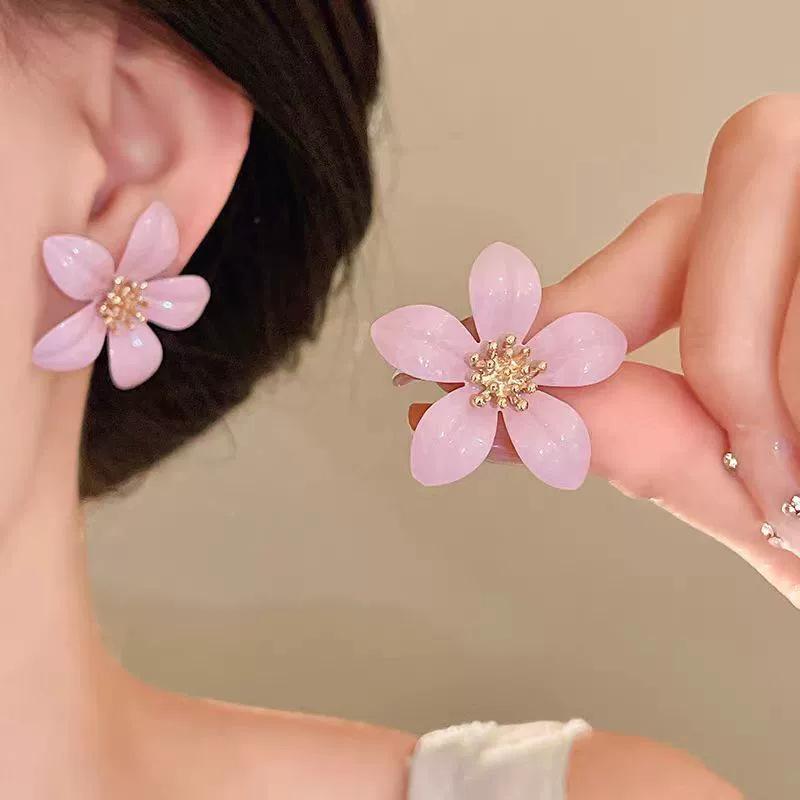 Resort-Style Beaded Stud Earrings: Handmade, Versatile, and Perfect for Spring and Summer with an Exquisite, Elegant Touch.