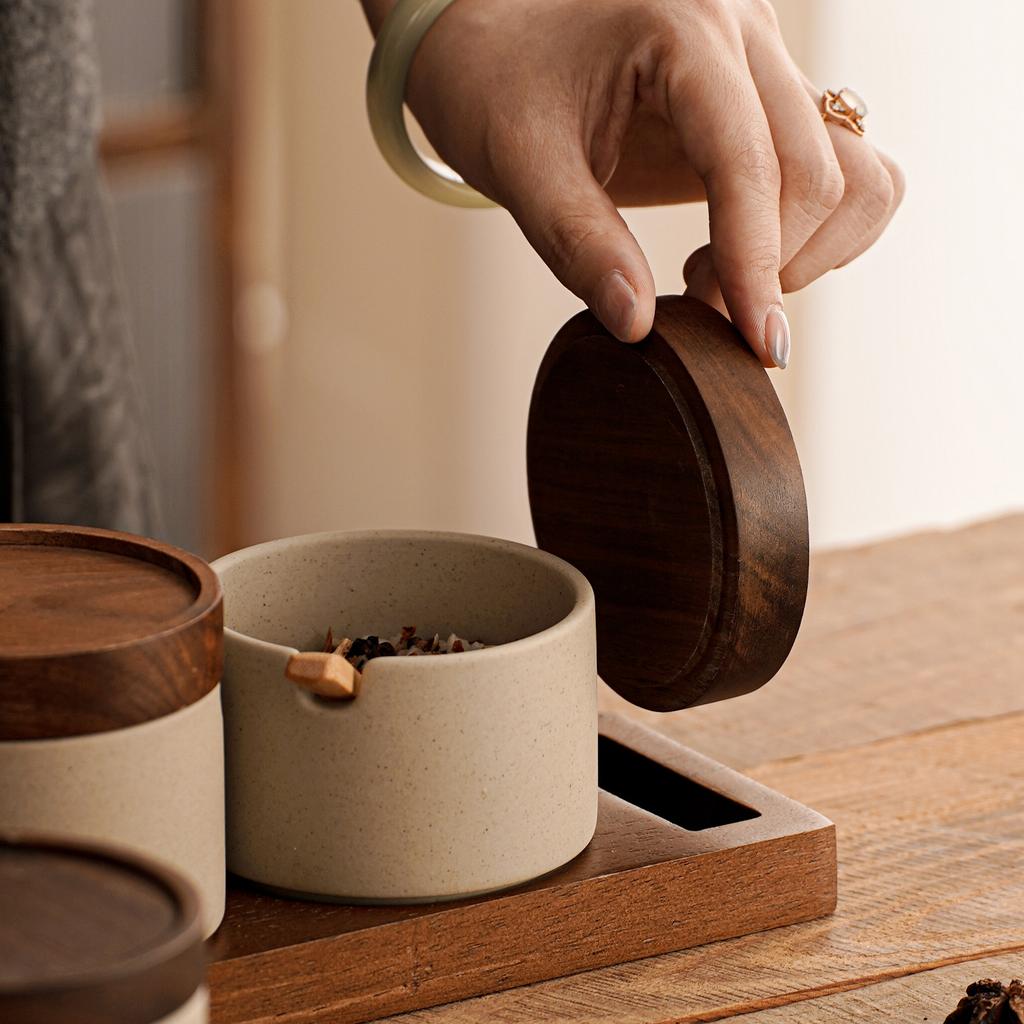 New Ceramic Spice Jar Set Japanese Style Kitchen Condiment Containers for Salt Pepper Seasoning