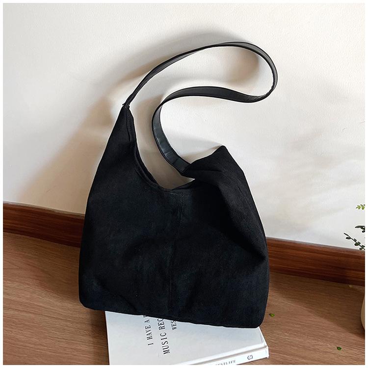 

2025 новая зимняя корейская версия ретро большая вместимость сумка-тоут для поездок на работу женская модная универсальная нишевая на плечо сумка-мессенджер