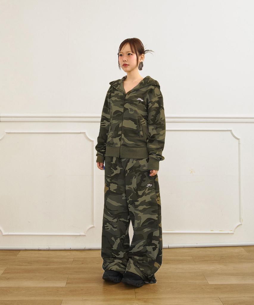 Tansanmageunesyum Juyoung X Tansan Studded Sweatpants (Camo Khaki)