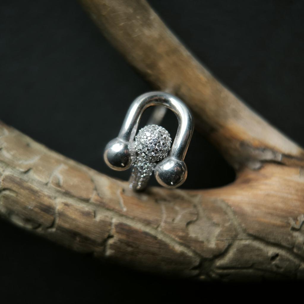 Silver Ring with Cubic Zirconia, Product Weight 2.57 G (2208631)