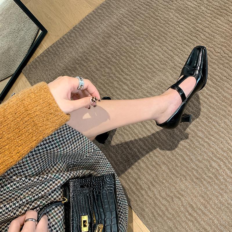 French retro T-button single shoes spring and autumn women's shoes square head Mary Jane shoes color matching high heels