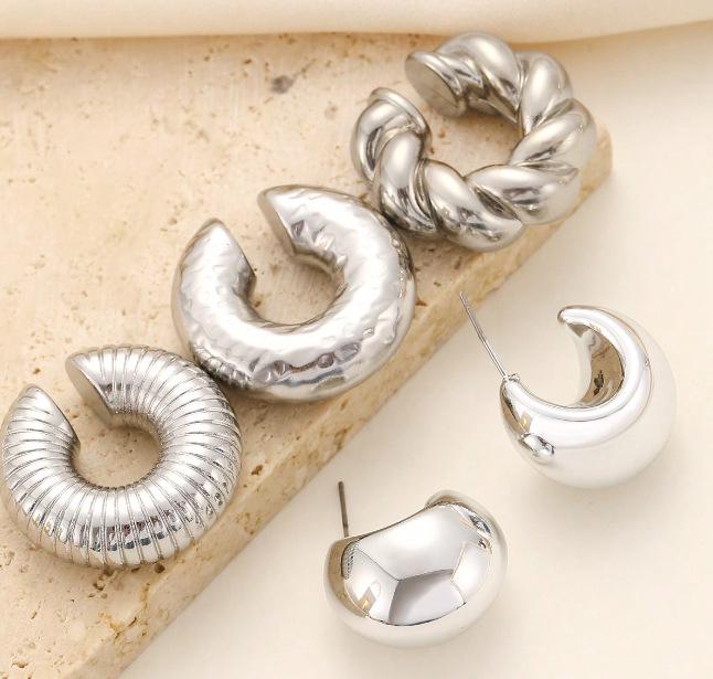 Chic European & American Oval Hollow Electroplated Ear Clip Earrings
