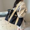 Large Capacity Nylon Bag Versatile Casual Shoulder Lock Bag Soft and Soft Pendular and Trendy Monochromatic High Quality