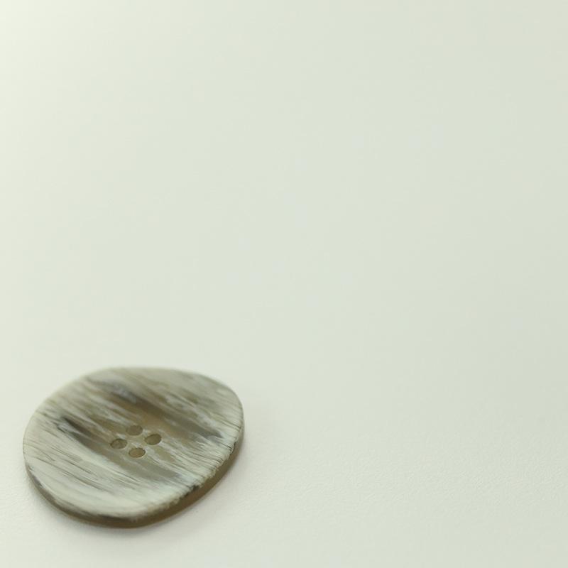 

5Pcs Resin Four-Eye Button Curved Fur Coat Women S Coat Tweed Jacket Button Suit Trench Coat Button 2 #[arc four eyes coffee] * 34L = 21.0 MM