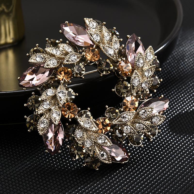 

Брошь Высококачественная женская роскошная темпераментная, импортированная из Австрии, хрустальный корсаж, аксессуары для костюма, атмосферная универсальная булавка светло-фиолетовый