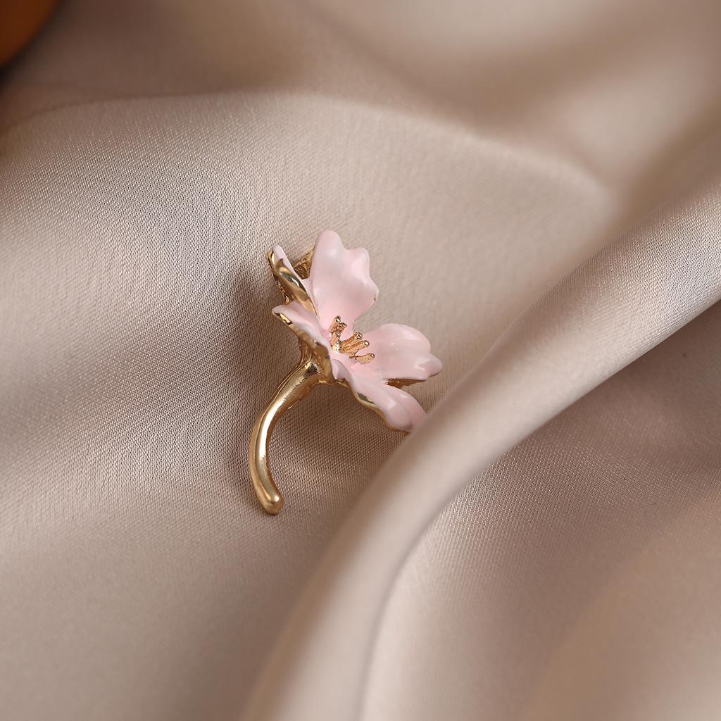 Summer pink cherry blossom anti-light brooch, high-end female elegant anti-light buckle, corsage versatile personalized pin