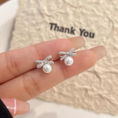Pendientes de Lazo para Mujer Nuevo Estilo Simple Pequeño Exquisito Dulce Temperamento Pendientes de Perlas de Alta Gama