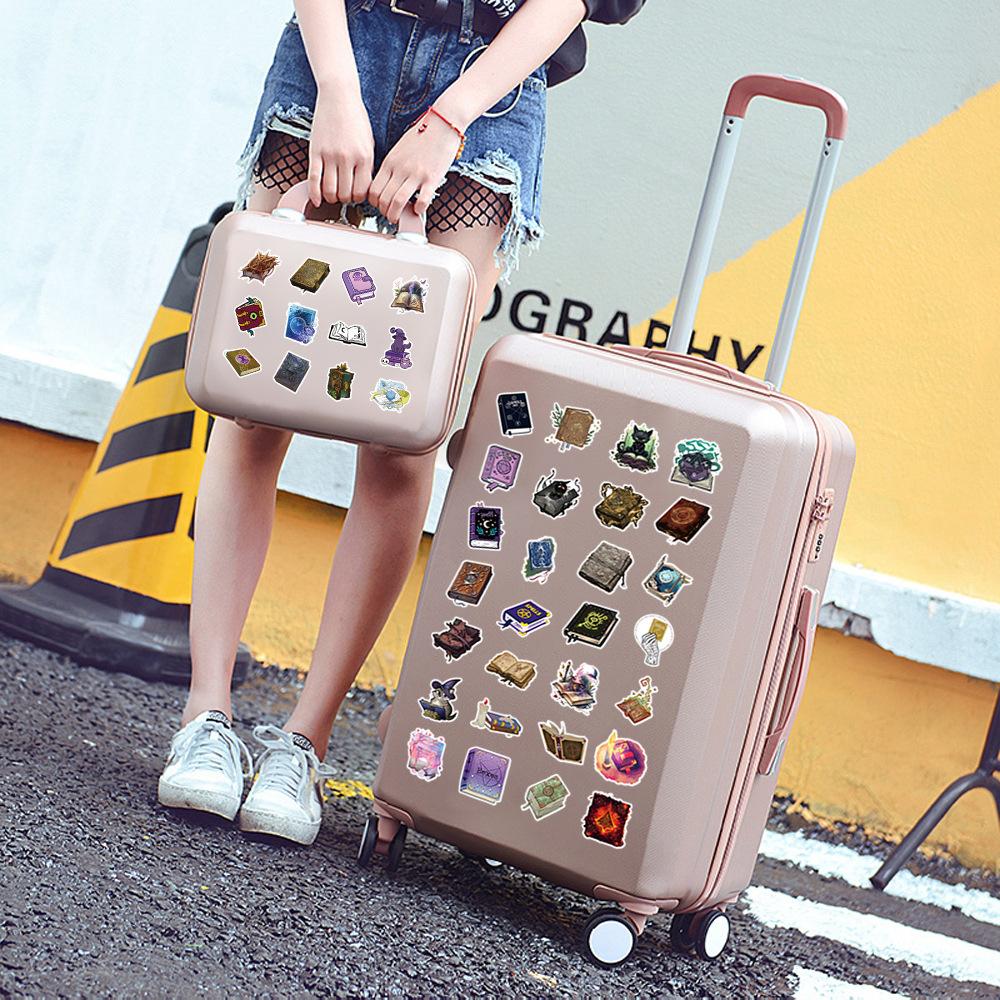 10/50ks Cartoon Grimoire kouzelná kniha Samolepky Magická kniha čarodějnice graffiti samolepky pro kutily zavazadla Laptop Bicycle Sticker