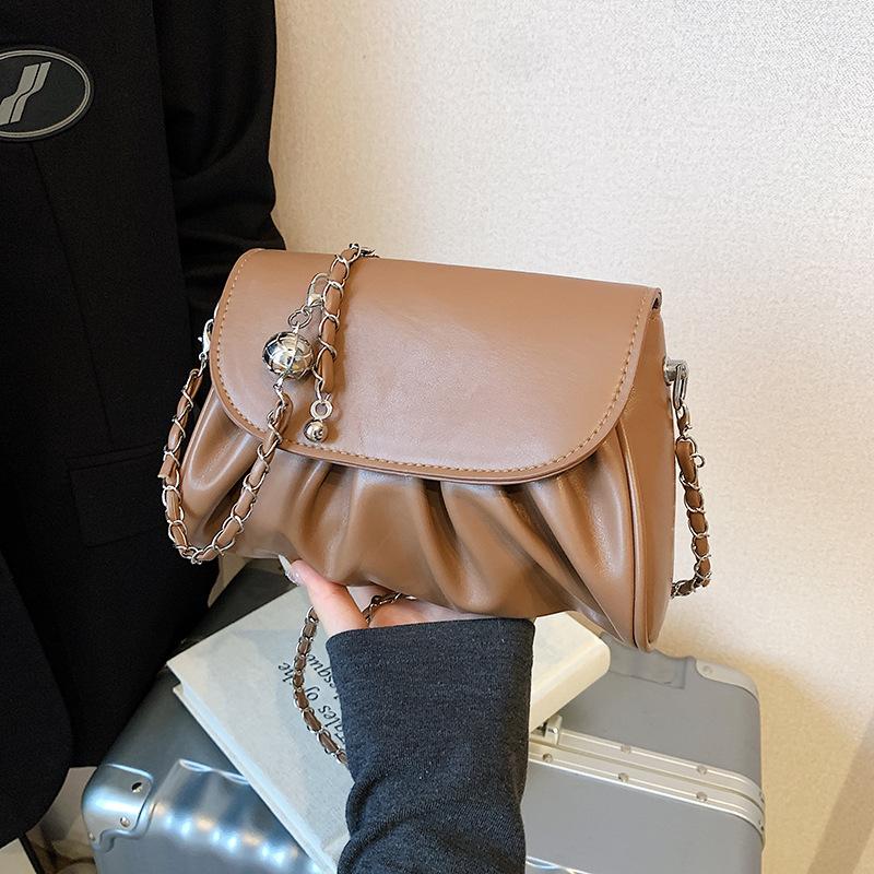 

Bag Women s Summer College Wind Fresh Cloud Bag 2025 New Soft Waxy Folded Underarm Bag Niche One Shoulder Oblique Span Bag коричневый