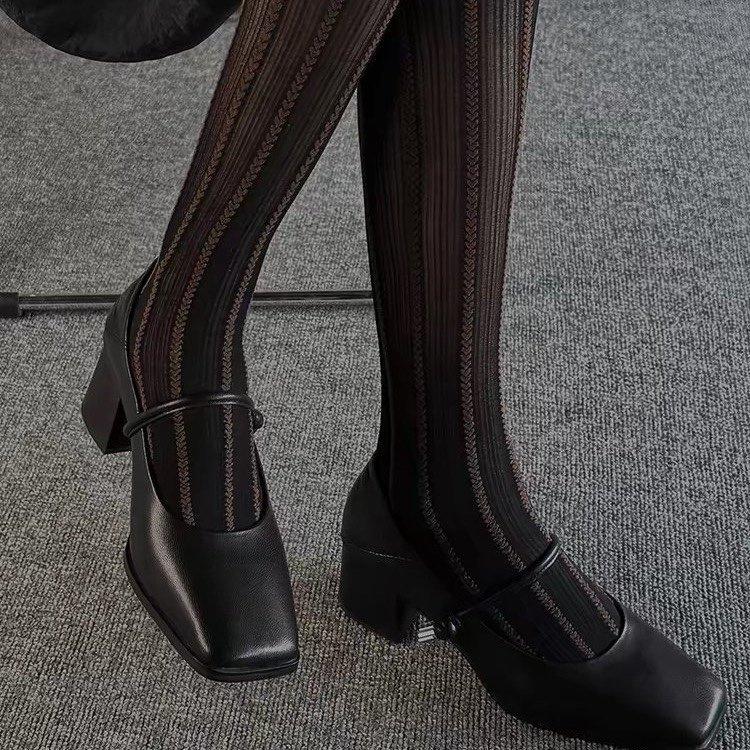 Absolutely! Retro Mary Jane shoes 2025 French temperament black word with square head thick heel single shoes with skirt