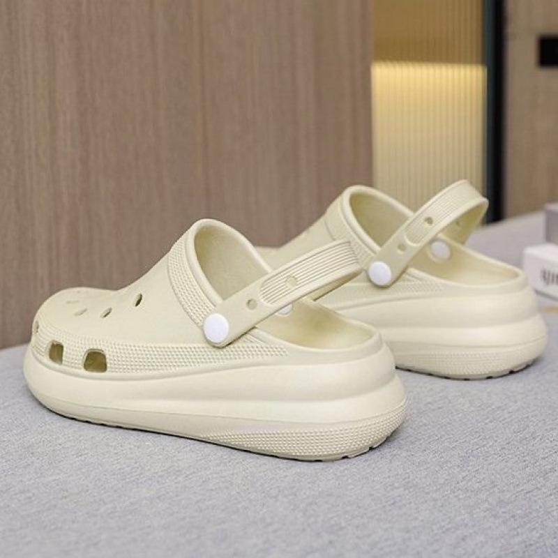 Women's Trendy Non-Slip Odor-Resistant Closed-Toe Summer Crocs with Thick Soles for Casual Outdoor Wear