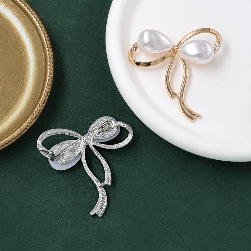 Large Pearl Korean Bow Brooch - Stylish Anti-exposure Pin for Cardigans & Clothing
