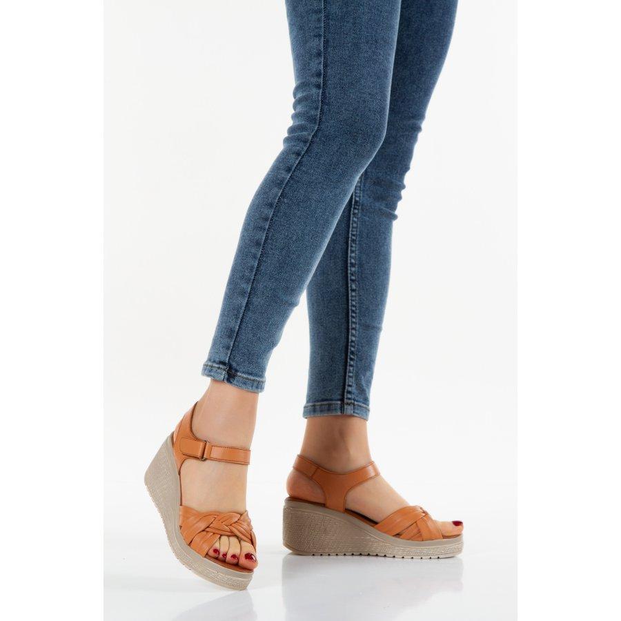 Damen-Freizeitsandalen aus Leder mit Keilabsatz