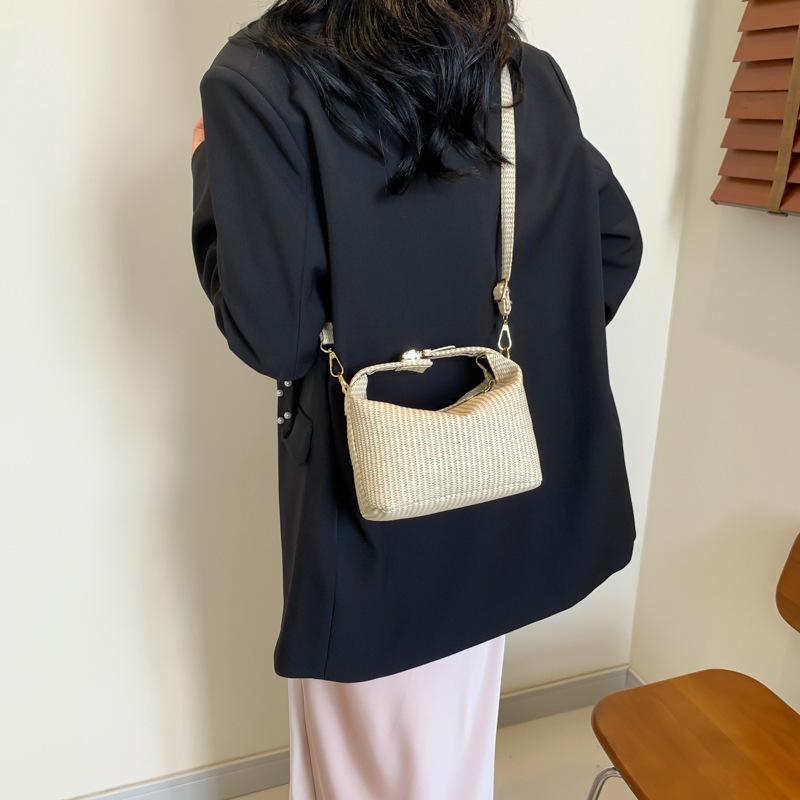 Textured Vertical Stripes Simple 2025 Solid Color New Personality Trend Design Foreign Style Shoulder Crossbody Handbag Women's Bag