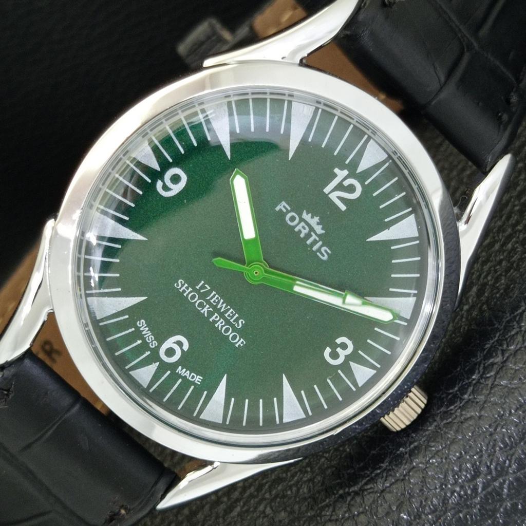 

VINTAGE HAND-WINDING REFURBISHED SWISS MENS GREEN COLOR DIAL WATCH a700992-5 R205a-a700992