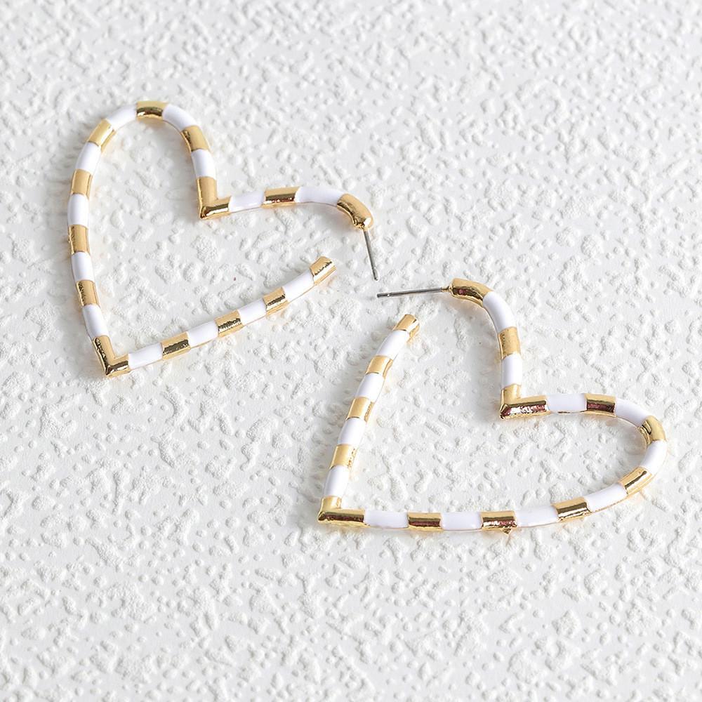 European And Trendy American Style Creative Heart Hoop Earrings Alloy Material