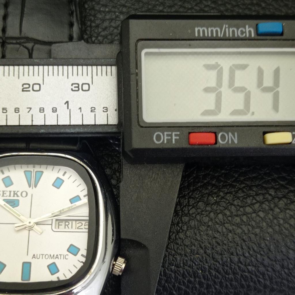 Seiko 5 AUTOMATIC VINTAGE JAPAN 7009A MENS WHITE COLOR DIAL WATCH A702103-5 R208-a702103