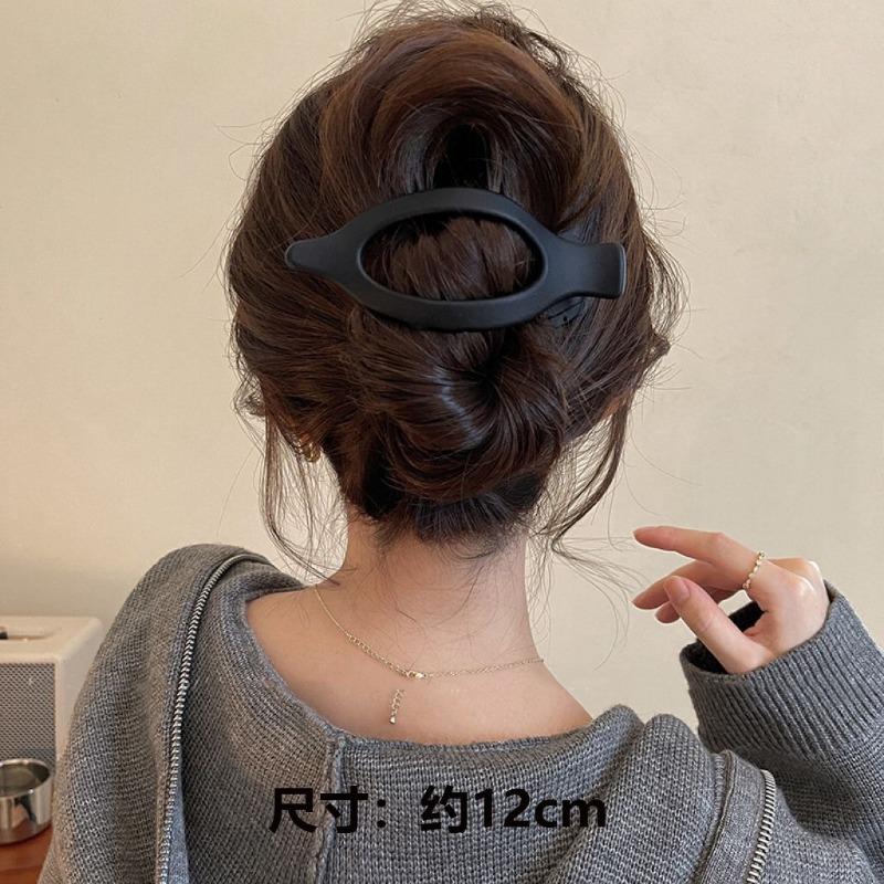 Large Plastic Hair Claw Clip Matte Hair Clamps Grab Hollowed Oval Geometric Barrettes Hairpin Women Hair Accessories