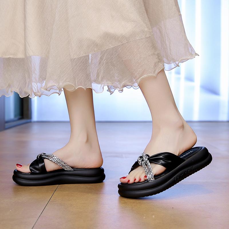 Slippers women's summer outer wear fashion 2025 new thick-bottomed small man increases height versatile muffin fairy wind beach seaside