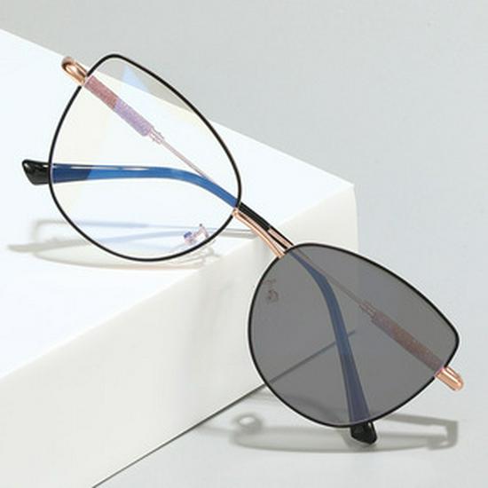 Men's Retro Anti-Blue Light Photochromic Glasses with Double Bridge Metal Frame, Suitable for Prescription Lenses