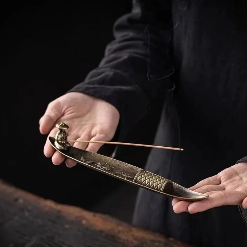 Japanese Style Boat Incense Holder with Fishing Men – Creative Alloy Aromatherapy Burner for Home Decor