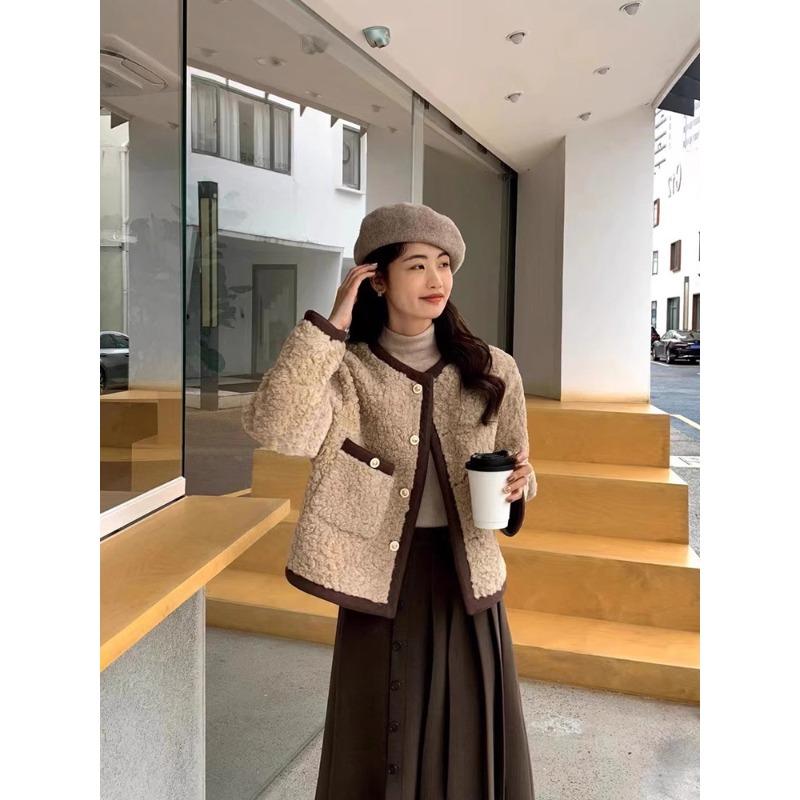 Short lamb wool coat for women in spring and early spring, new popular style for small people, unique and super good-looking tops