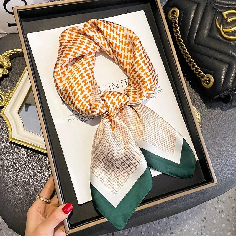 Schwarz-weiß gestreifter kleiner quadratischer Schal Seidenschal Damenkopftuch mit Hemd Professionelle Dekoration Nackenschutzschal Hals dünner Schal