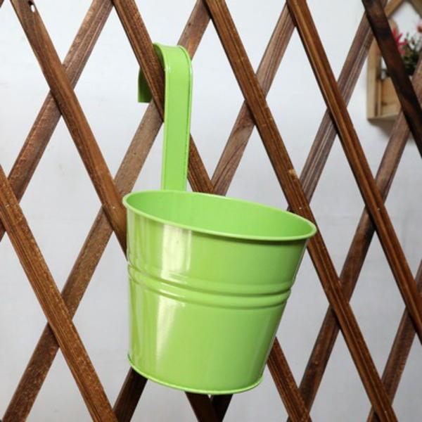 Exquisiter eiserner Hängeblumentopf für Balkondekoration