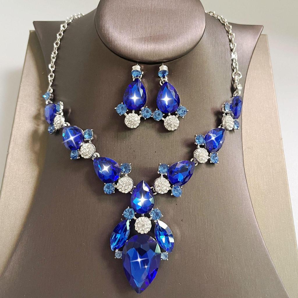 Elegantná svetlá luxusná retiazka na kľúčnu kosť: Trblietavý diamantový náhrdelník s strapcami, náušnice, sada náramkov - Dámske európske a americké módne doplnky