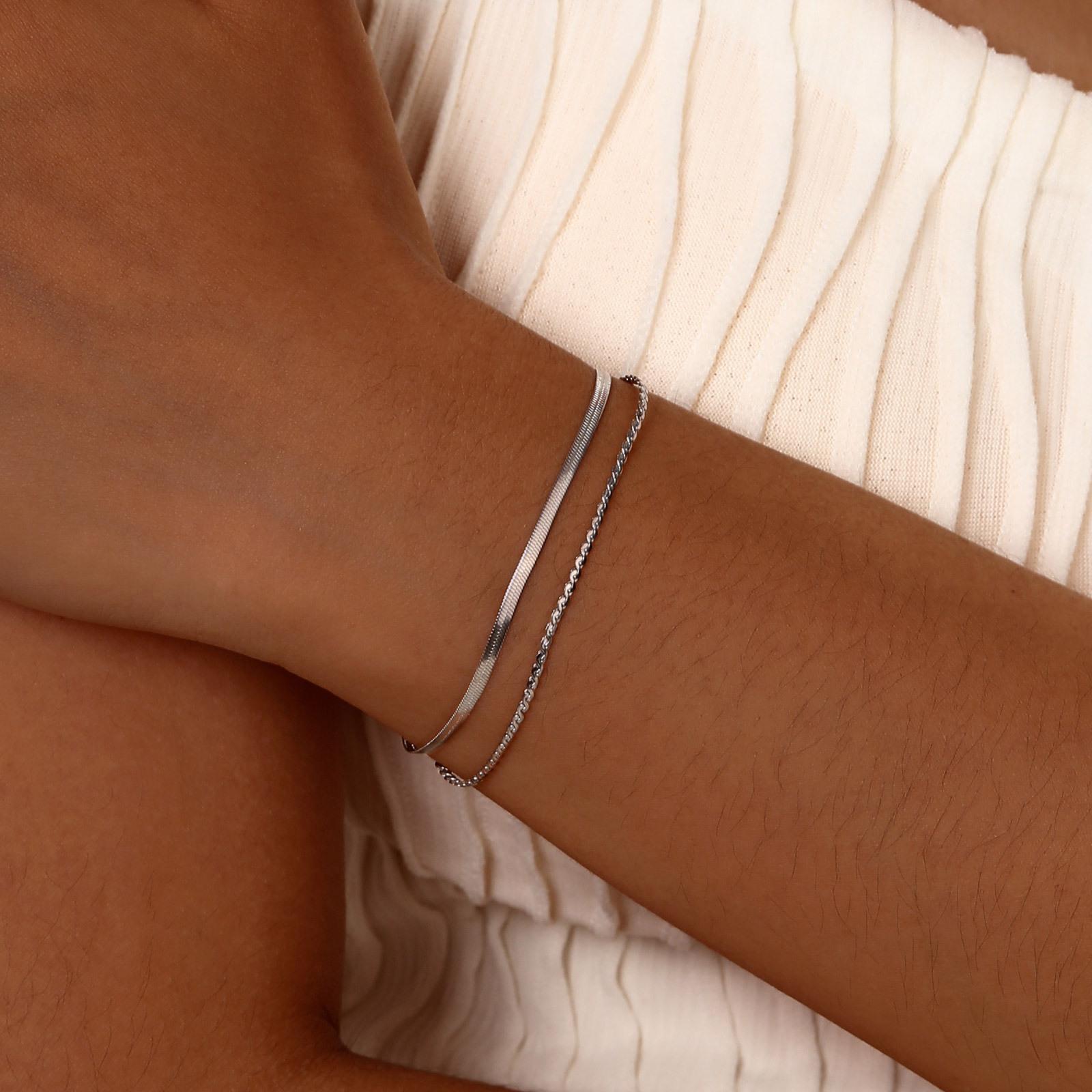 

Double Chain Layered Snake Anklet Bracelet on Leg , Stainless Steel Foot Chain, Adjustable Summer Beach Anklet for Women Girls