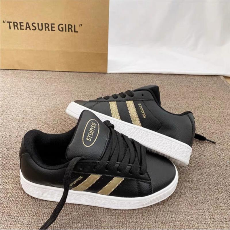 Lässige Brotschuhe Damen 2025 Frühling und Herbst neue dicksohlige beliebte Sport-Board-Schuhe flachsohlige vielseitige Nischen-weiße Schuhe