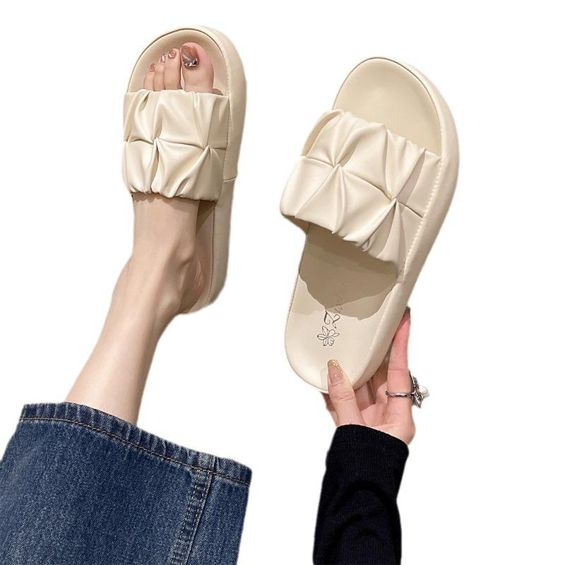 Fashion super fire versatile thick bottom beach Internet celebrity senior feeling cool slippers women's new summer explosion wear