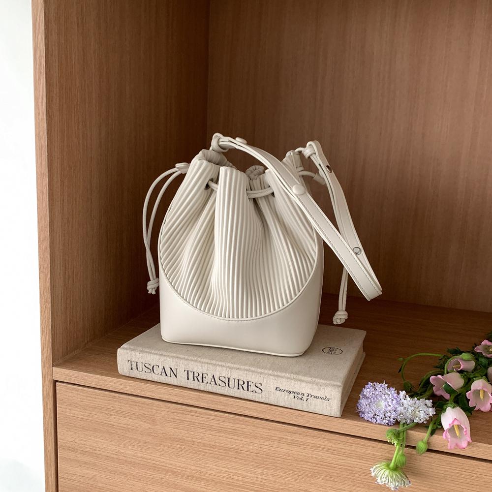 SHELKSBAG New 2026 Pleated Bucket Bags for Women High-End Style Drawstring Shoulder Bag Fashion Leather Patchwork Crossbody Bag