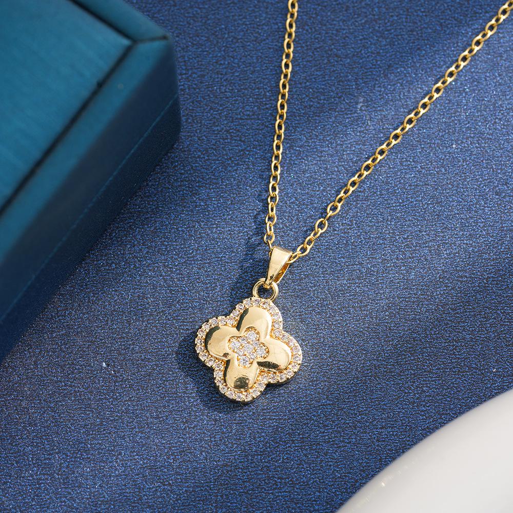 Luxurious Four-Leaf Clover Necklace for Women – Gorgeous Diamond Pendant, Colorfast Titanium Steel.