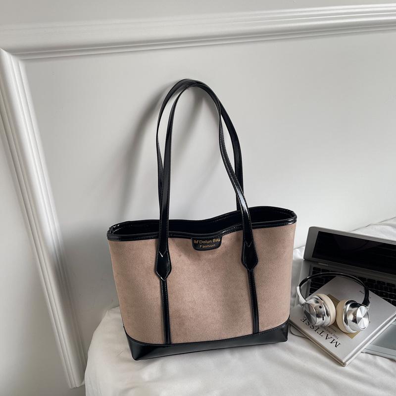 Commuter tote bag women's new retro fashion casual large capacity armpit bag high value shoulder bag