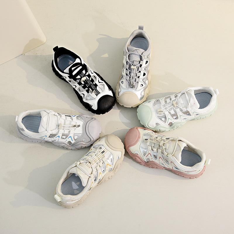 Beliebte Sommer-Outdoor-Wasserschuhe kleine weiße Schuhe Damen Mesh atmungsaktiv Studenten-Board-Schuhe hohle Freizeitschuhe LD