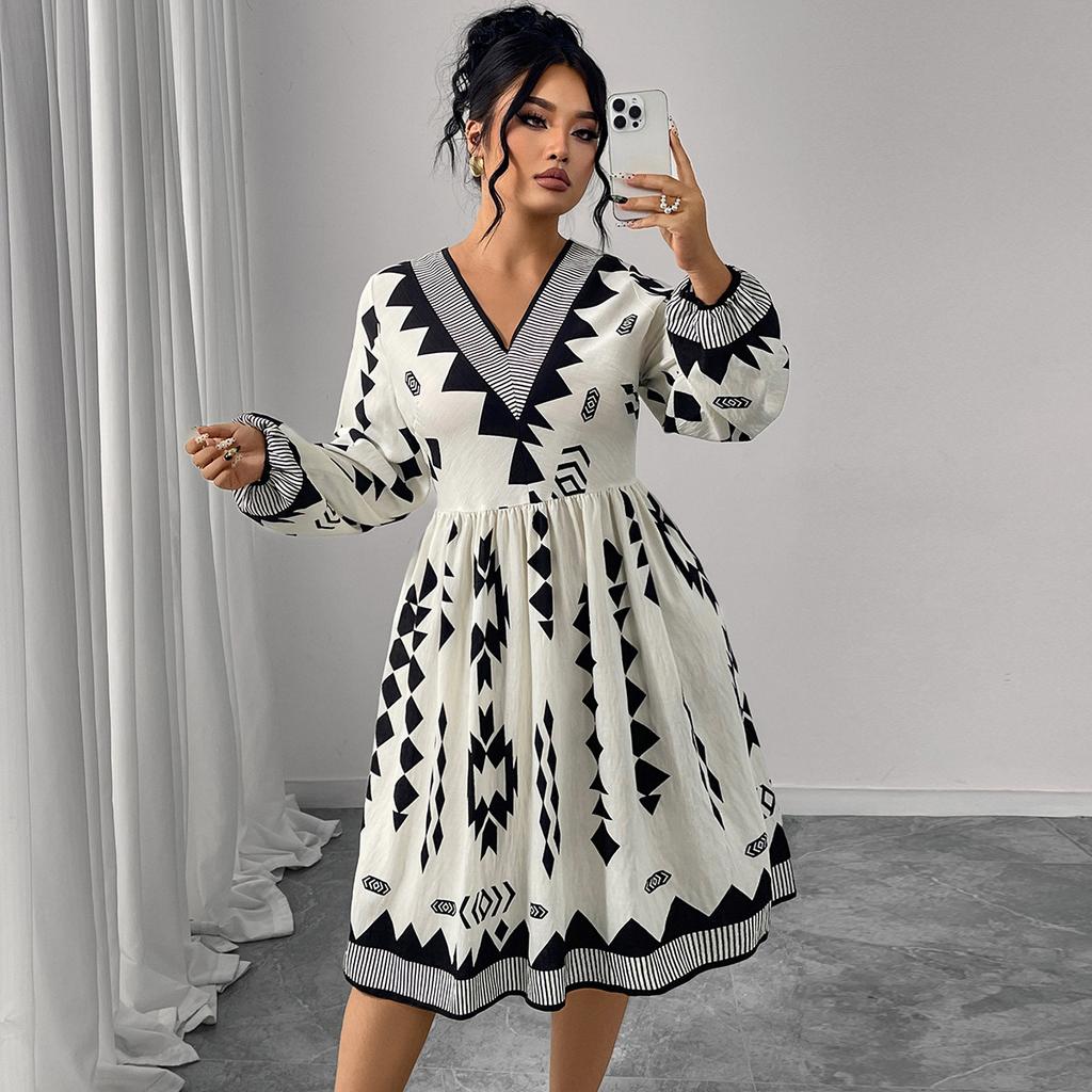 This Is A New Autumn and Winter Dress with Large-sized Printed Puffed-sleeve V-neck and High Waist Which Is Slimming