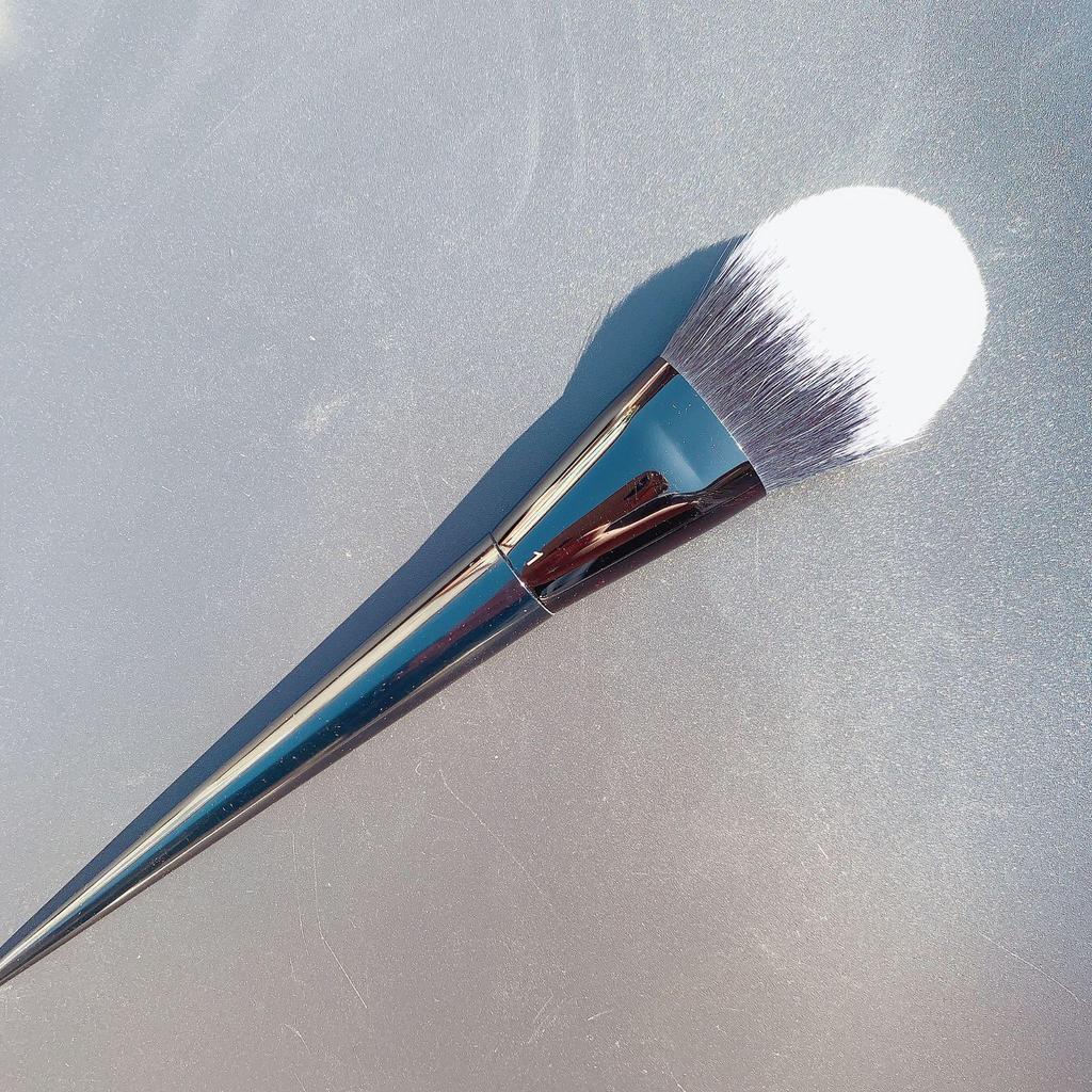 KVD Big Face Full Makeup Brush Set: 3D Concealer, Foundation, Double-Ended Eyeshadow, Loose Powder, Blending, and Setting Brushes.