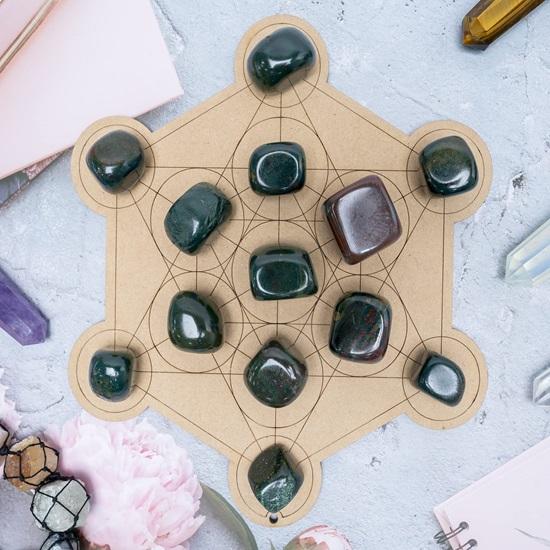 Set of 13 Blood Stone Tumbled Stones Reiki Chakra Healing Pebbles Vase Fillers Tumble Stone for Jewellery, Vastu Home Office Decor Gift