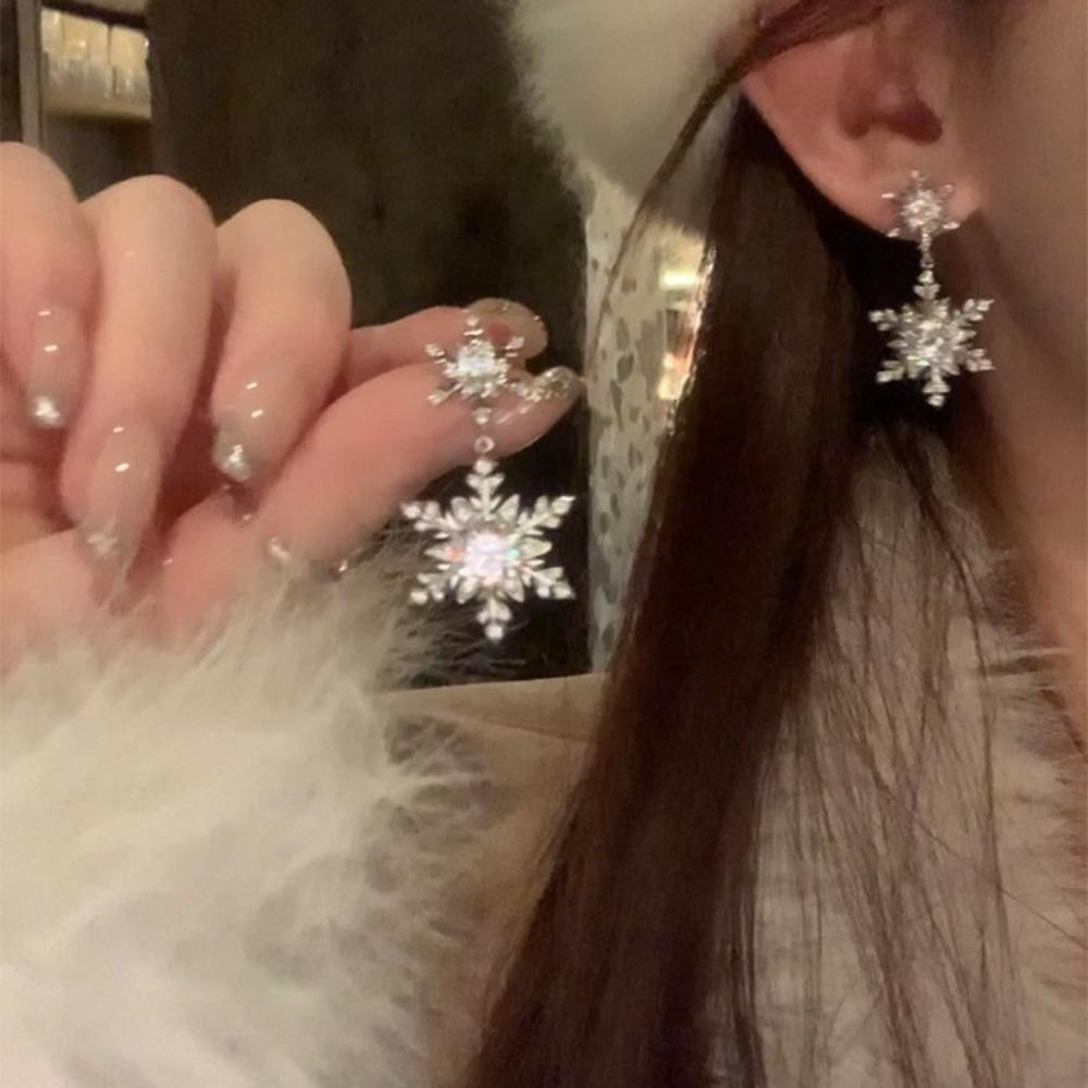 Exquisite Romantic Zircon Snowflake Tassel Dangle Earrings for Women Christmas Sweet Fashion Crystal Stud Earrings Jewelry Gifts