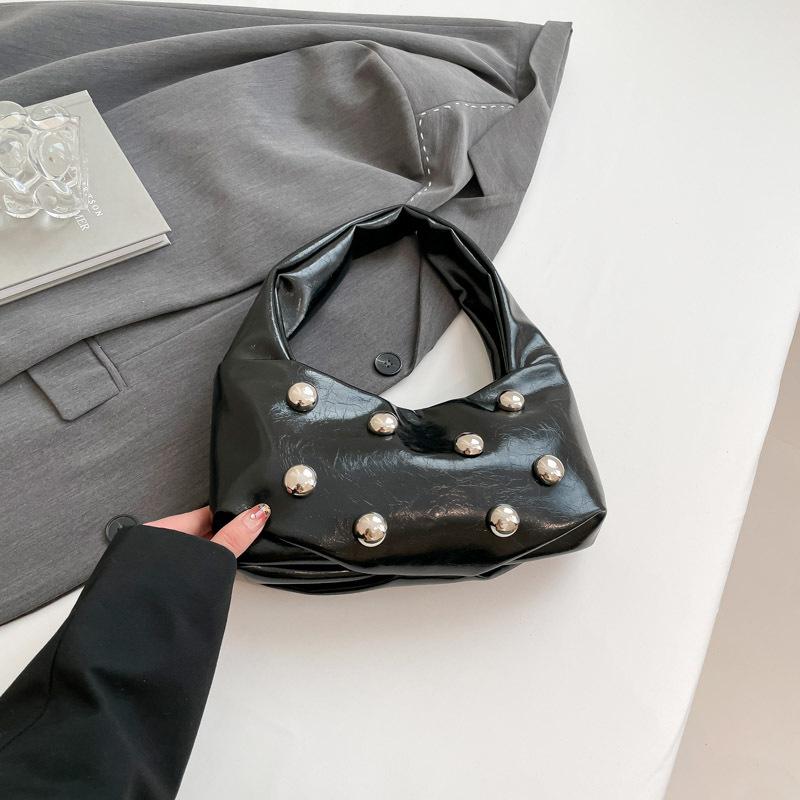 2025 New Women's Bag Korean Version of Fashion Rivets Personalized Fashion Niche Shoulder Bag Internet Celebrity Messenger Armpit Bag