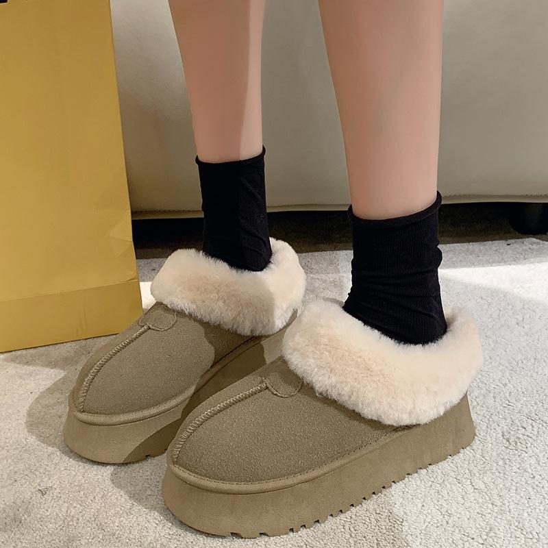 Winter Thick-soled Snow Boots Women's 2025 New Piled and Thickened Northeast Large Cotton Shoes with One Foot On the Bread Fluff Shoes