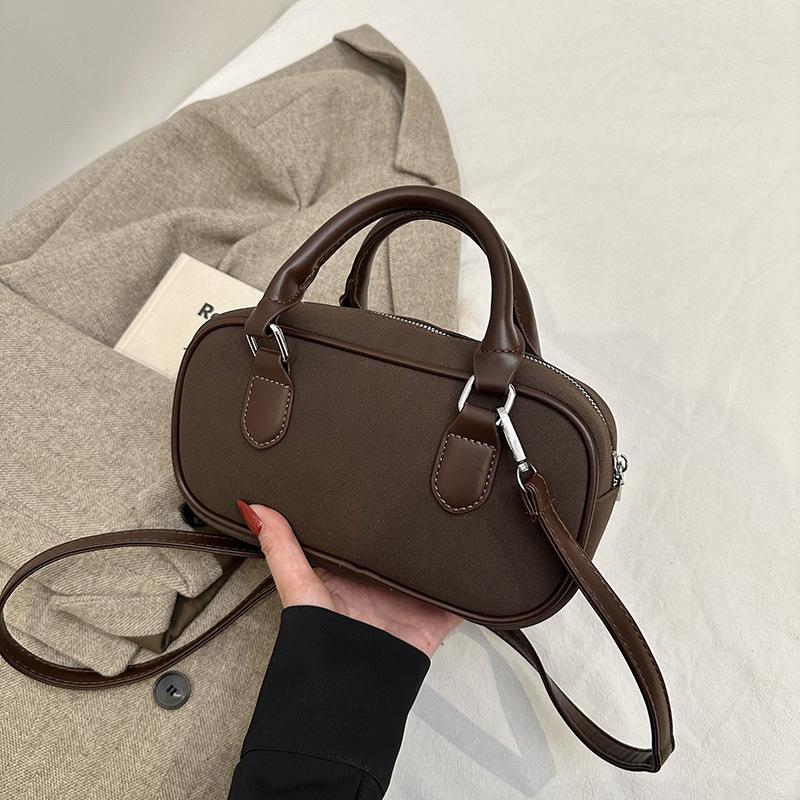 Hand Carrying Retro Bowling Bag Women's 2025 Winter New Fashion Casual Shoulder Bag Niche High-end Messenger Bag