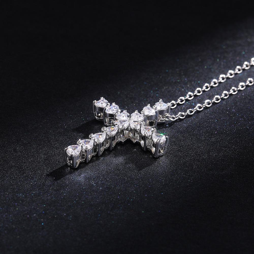 Ladies' Cross Pendant Necklace, Exquisite Heart-shaped Synthetic Zircon, Elegant Collarbone Chain, Fashionable Necklace for Daily Wear