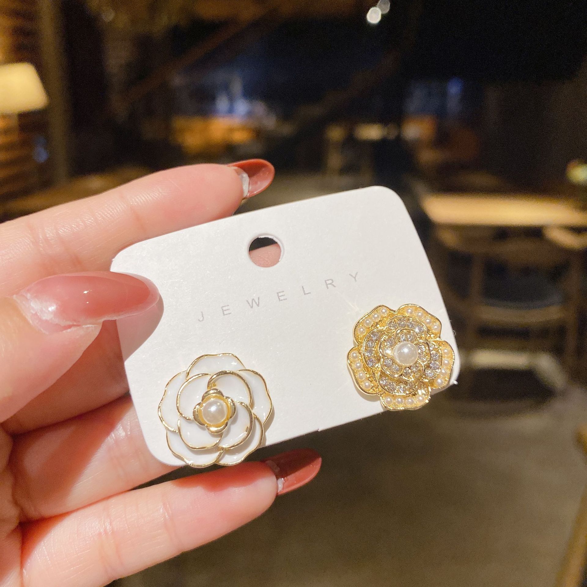 

Джеа. Ангельские серебряные серьги в стиле панк с маленьким медвежонком для женщин, модные милые флокированные серьги-гвоздики с заячьими ушками, трендовые украшения на день рождения AE0313